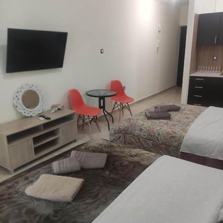 לריסה G M 3 Rooms Kentpo In The Heart Of The City מראה חיצוני תמונה