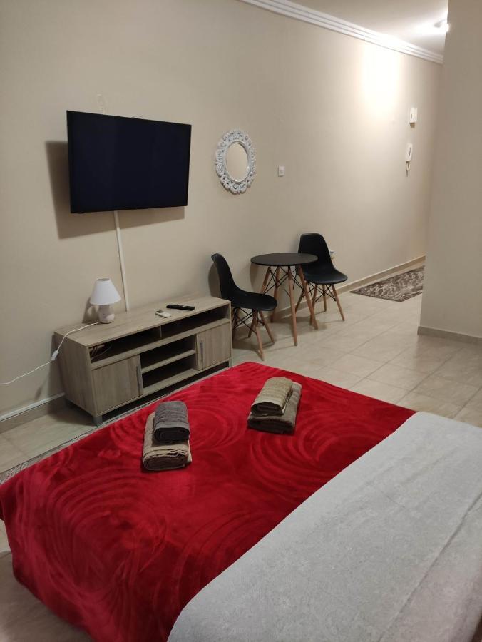 לריסה G M 3 Rooms Kentpo In The Heart Of The City מראה חיצוני תמונה